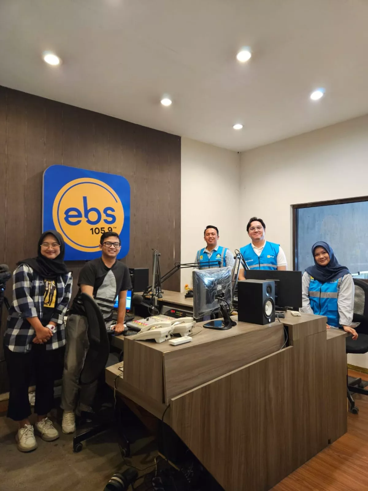 PLN FUN TALK UP2B Jatim Bersama Radio EBS 105.9 FM Surabaya Dorong Masyarakat Beralih ke Gaya Hidup Listrik