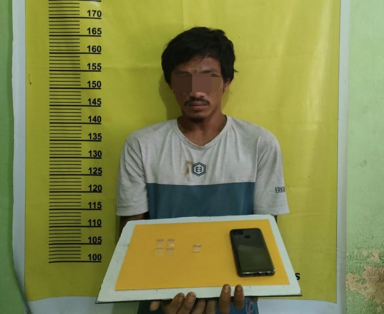 Bandar Narkoba Riau Diringkus Petugas Saat Lelap Tidur di Rumahnya