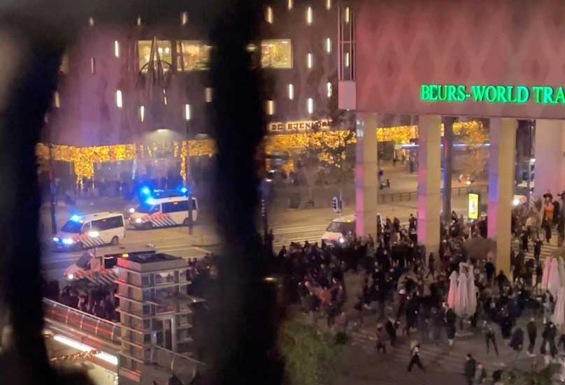 Kembali Dilanda Covid 19, Ratusan Orang Lakukan Aksi Brutal di Kota Rotterdam 