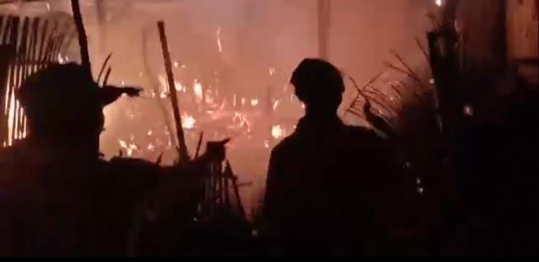 Akibat Bakar Sampah, Kandang Milik Warga Pengarengan Sampang Ludes Terbakar 