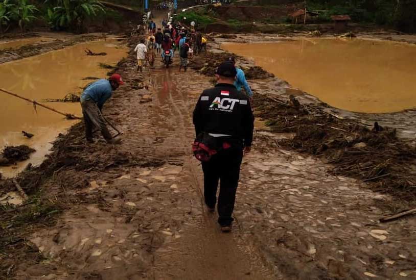 Foto Banjir Bandang Terjang Beberapa Wilayah Di Garut