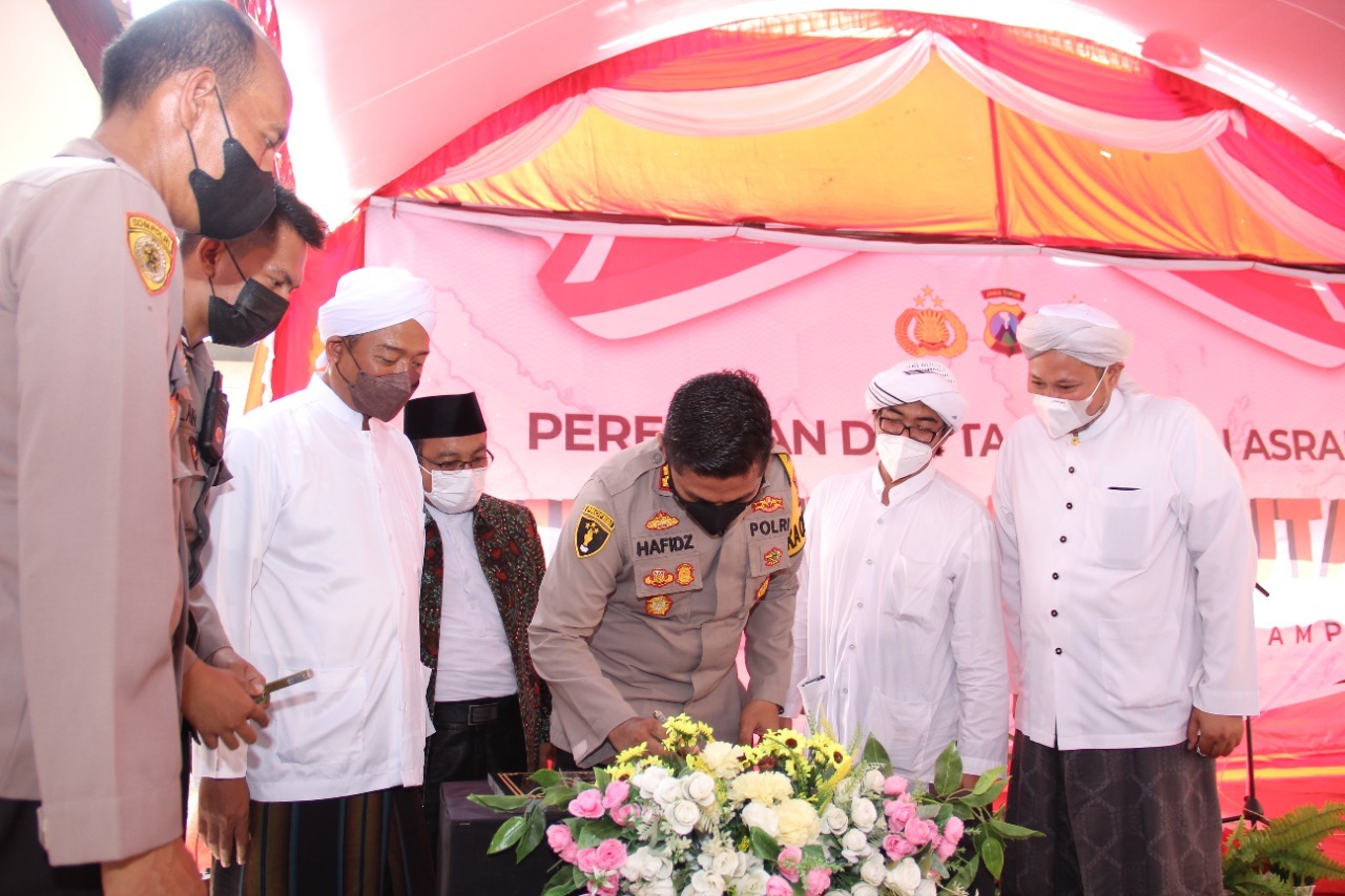 Kapolres Sampang Resmikan Asrama Wira Trigatra Utama Polsek Jrengik