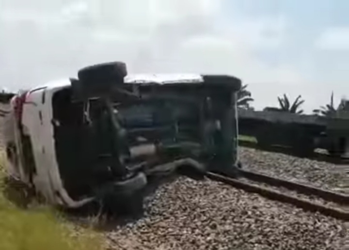 Sebuah Mobil di Grobogan Tersambar Kereta Api, 3 Orang Meninggal