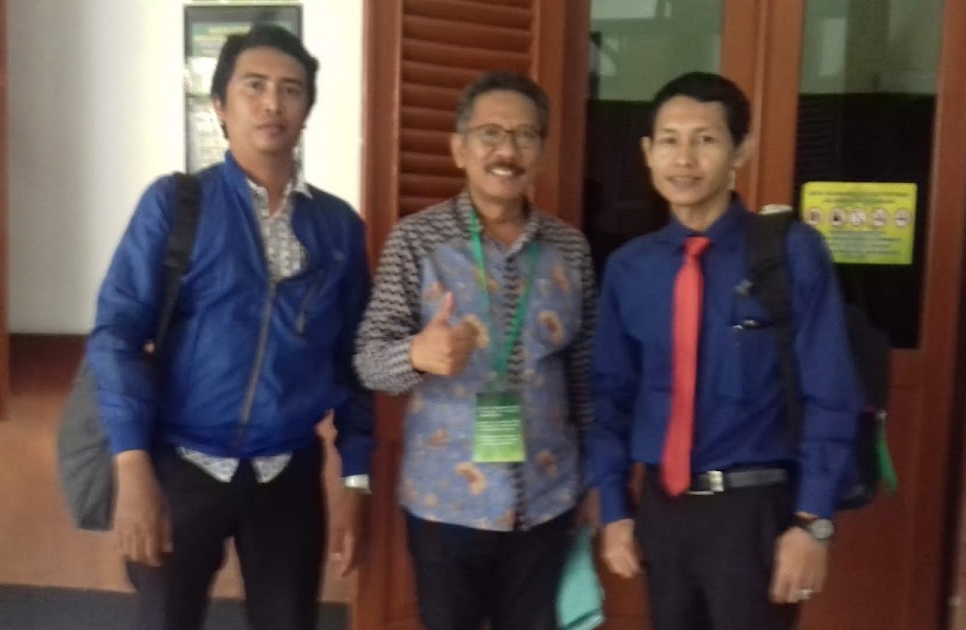 Direktur AHB Academi of Law Taufik Hidayat, SH Sebelah kiri, bersama rekan sejawatnya Said Sutomo ketua YLPK Jatim posisi tengah dan Syaiful Bahri, SH CEO SBM & PARTNERS sebelah kanan