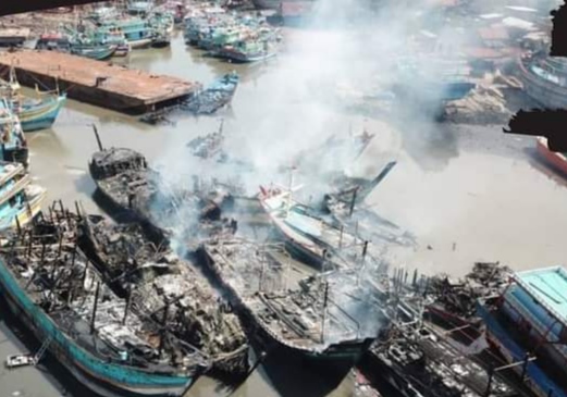 15 Kapal di Galangan Kelurahan Tegal Hangus Terbakar