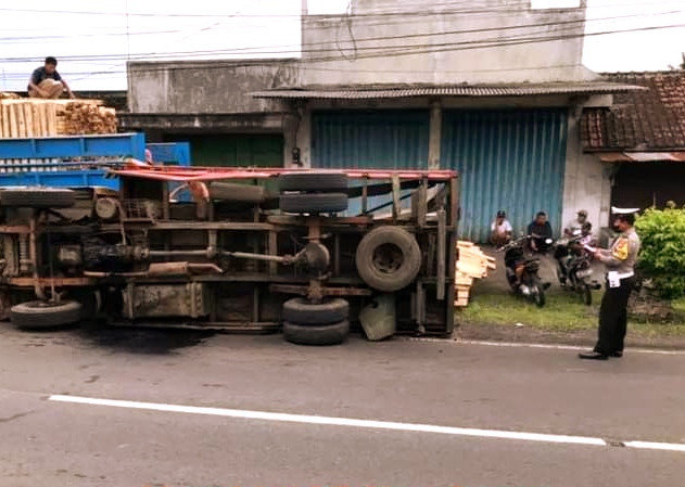Foto : Anggota Unit Lantas Polsek Rogojampi 