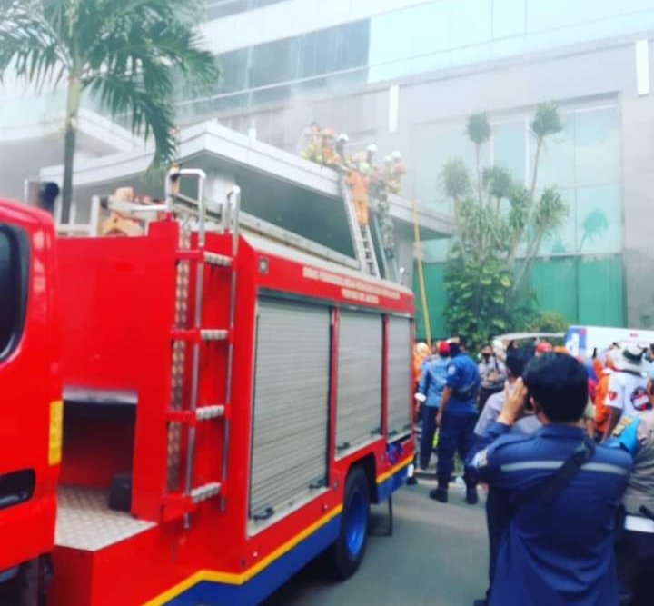 Kebakaran di Gedung Cyber 1 Jakarta Selatan, Satu Orang Tewas