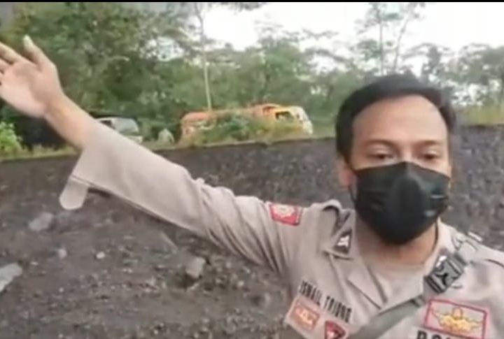 Erupsi Menerjang, Aksi Heroik 2 Anggota Polres Lumajang 