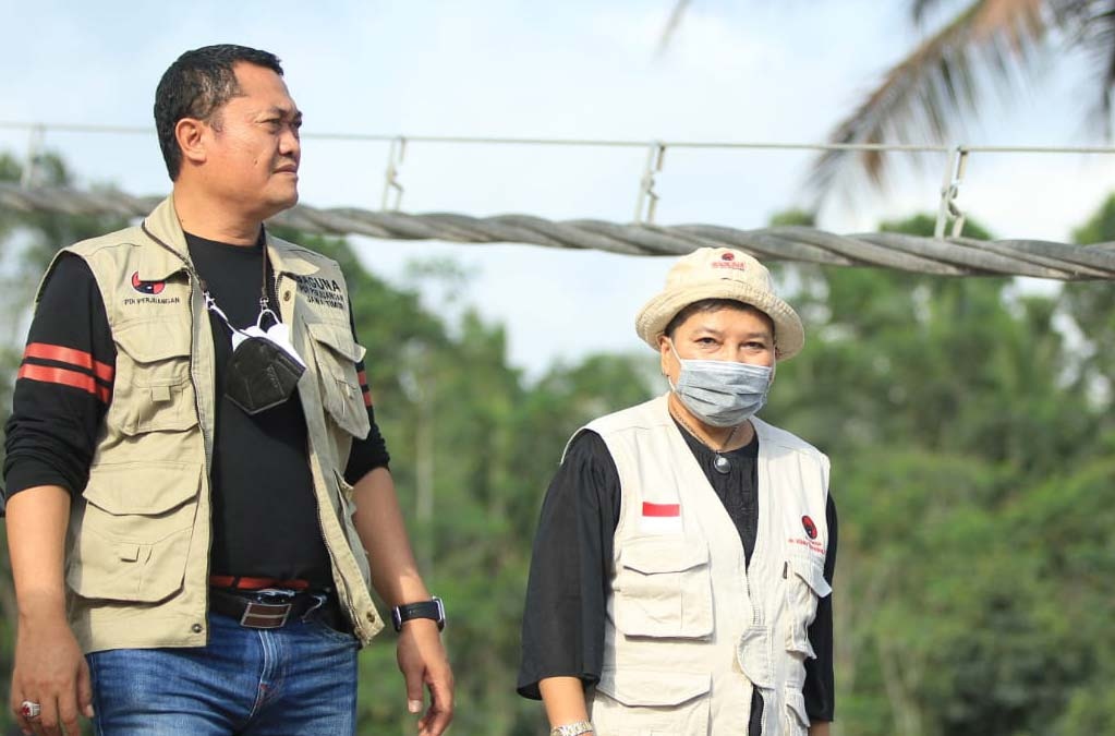 Dr. Ribka Betemu Pengungsi Semeru di Desa Sumber Wuluh, Lumajang