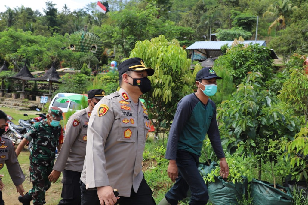 Kapolres Kediri Kota Tinjau Lokasi Banjir dan Longsor di Desa Blimbing Mojo