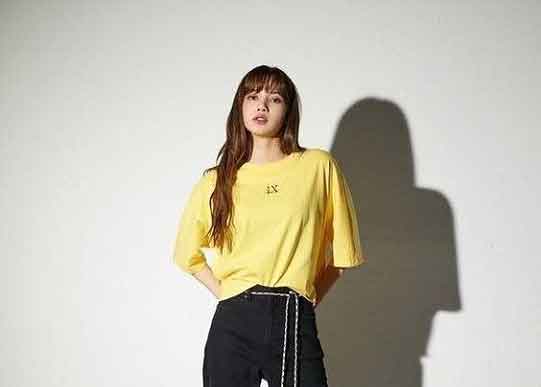 5 Inspirasi Outfit Casual ala Lisa Blackpink, dari Sporty hingga Girly