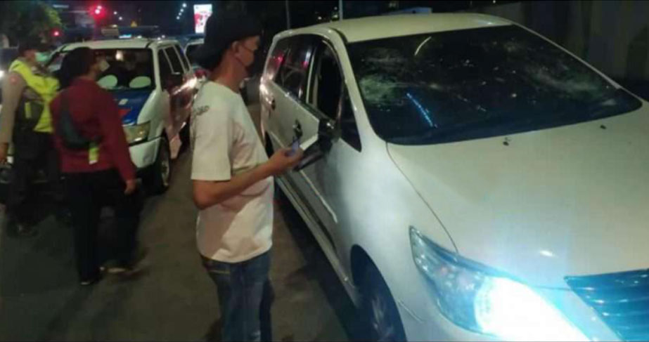 Ngebut di Kampung Padat Penduduk, Sopir Toyota Innova Dihajar Warga Dinoyo