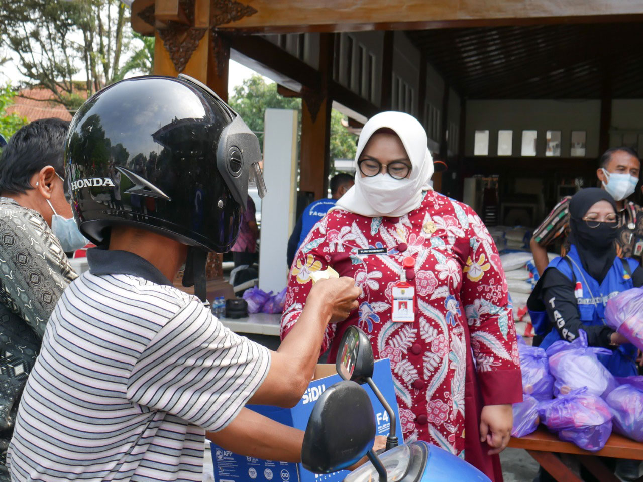 Ditengah Pandemi, Pemkab Sragen Salurkan 2.710 Paket Sembako